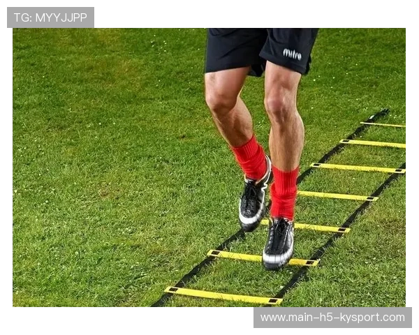 短跑队伍加强力量训练，核心稳定性增强