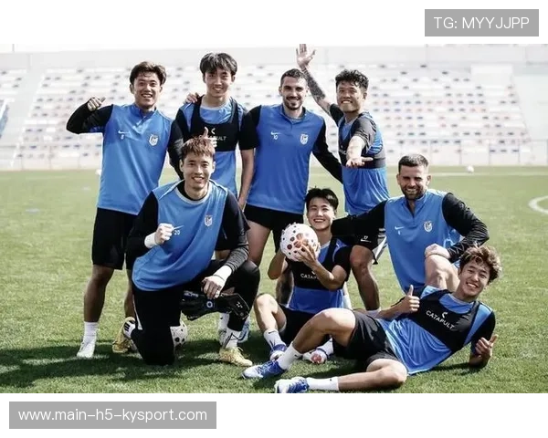 斯坦丘正式加盟大连英博,前中超标王重返大连重披核心战袍